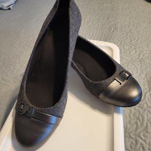 Easy spirit wedge slip on shoes size 7.5